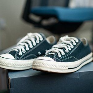 Converse Chuck Taylor Low Size 9.5 Men